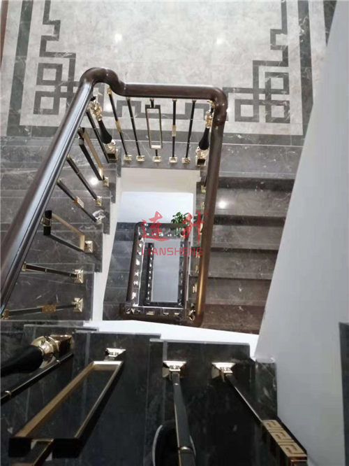 铝艺轻奢风格