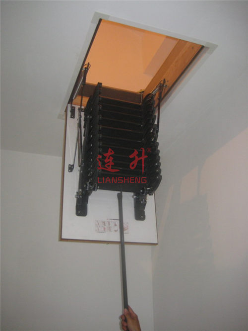 伸缩楼梯